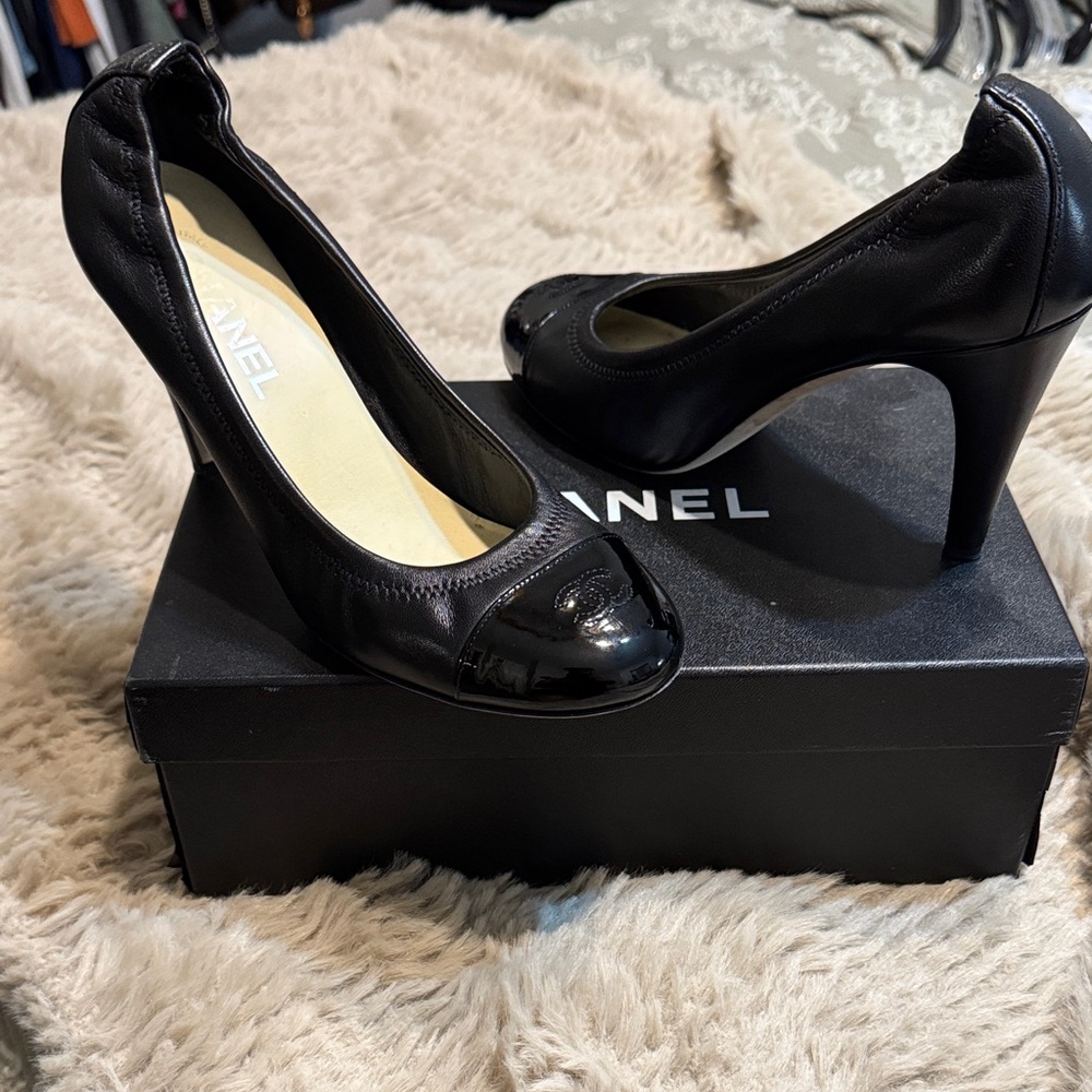 CHANEL Black lamb Skin Leather Heels - Picture 2 of 4